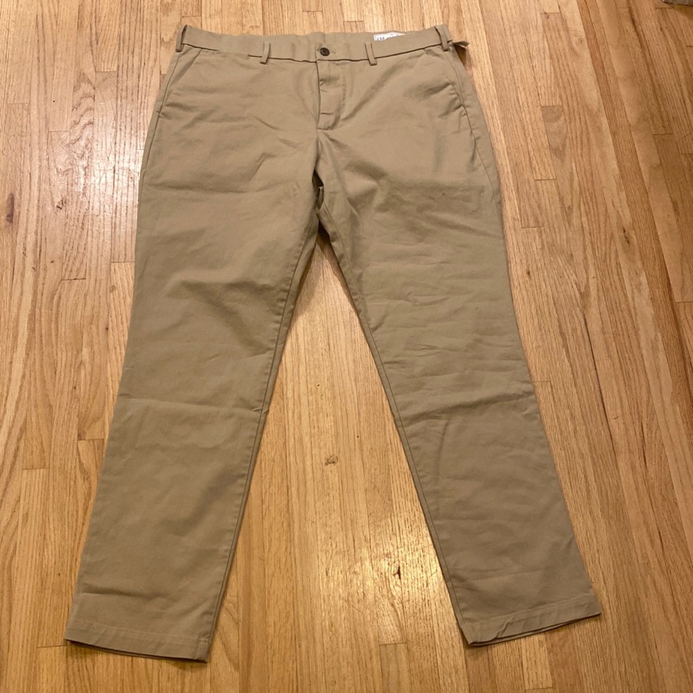 Men’s Gap Khaki’s Athletic Taper